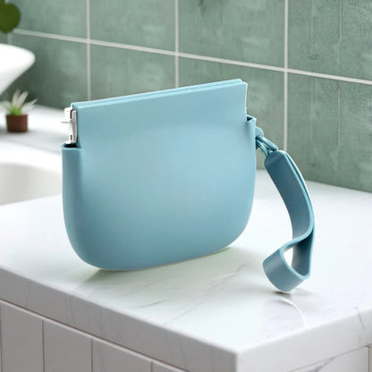 Soft Silicone Dog Treat Pouch, Auto-Closure Leakproof Pet Training Bag, Travel Snack Pouch for Dogs/Cats, Odorless Easy-Clean